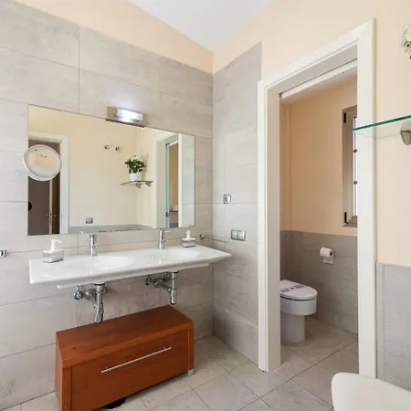 Edmond Vibes Canarias فيلة *