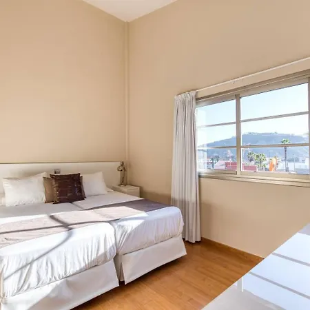 Edmond Vibes Canarias فيلة *